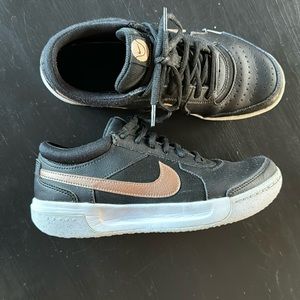 Nike Women's Court Zoom Lite 3 black size 7.5 used- good condition